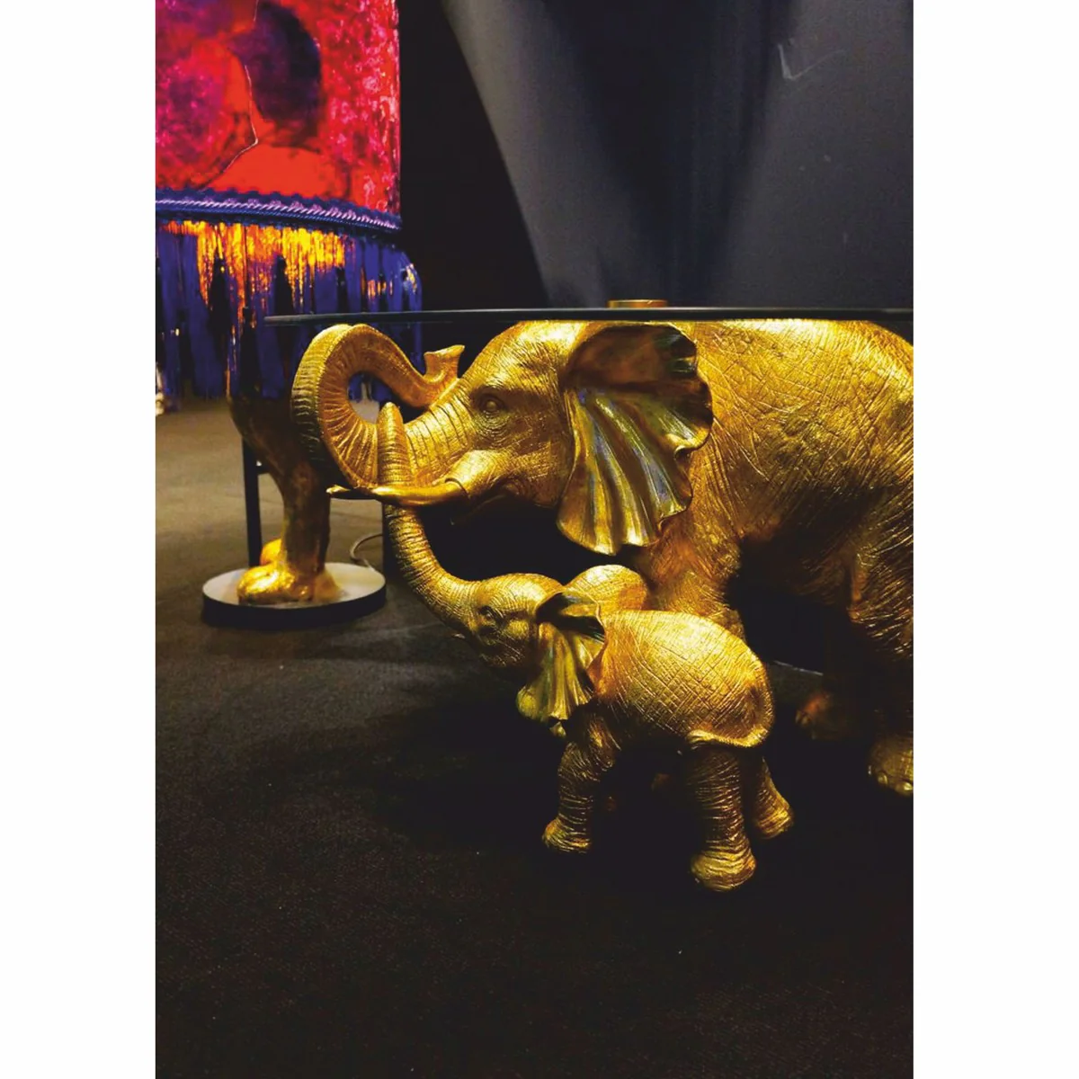 Luxury synthetic resin coffee table with glass top elephant gold Ø 60 x H. 40 cm