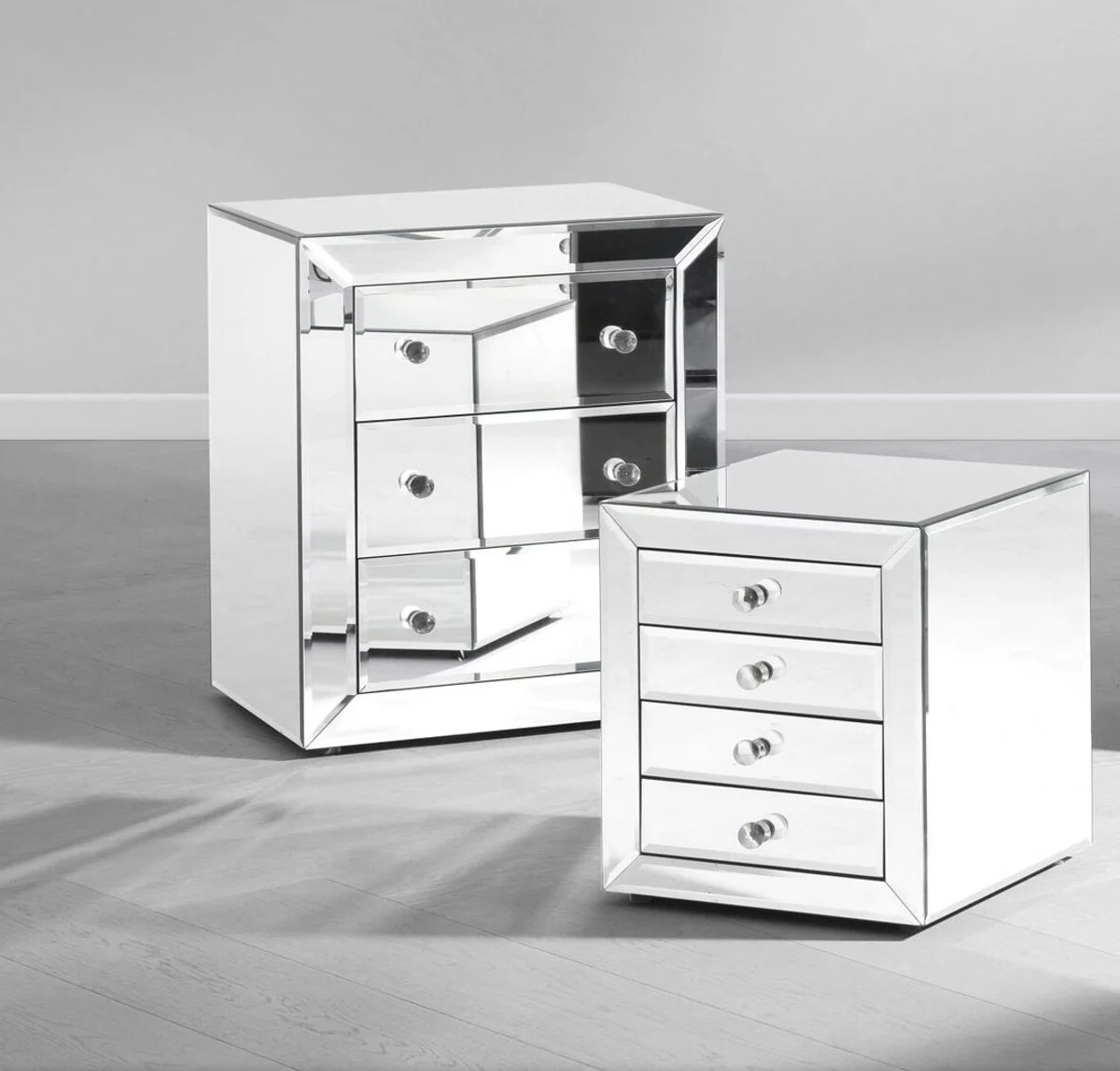 Luxury nightstand with 4 drawers - Mirrored bedside table - Luxury furniture
