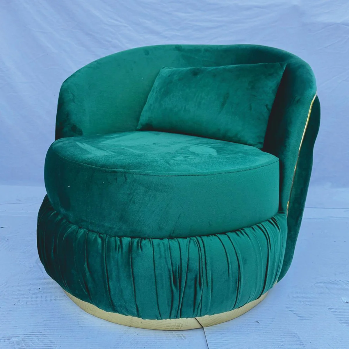 Luxury Chesterfield Armchair Green / Gold - Living Room Furniture