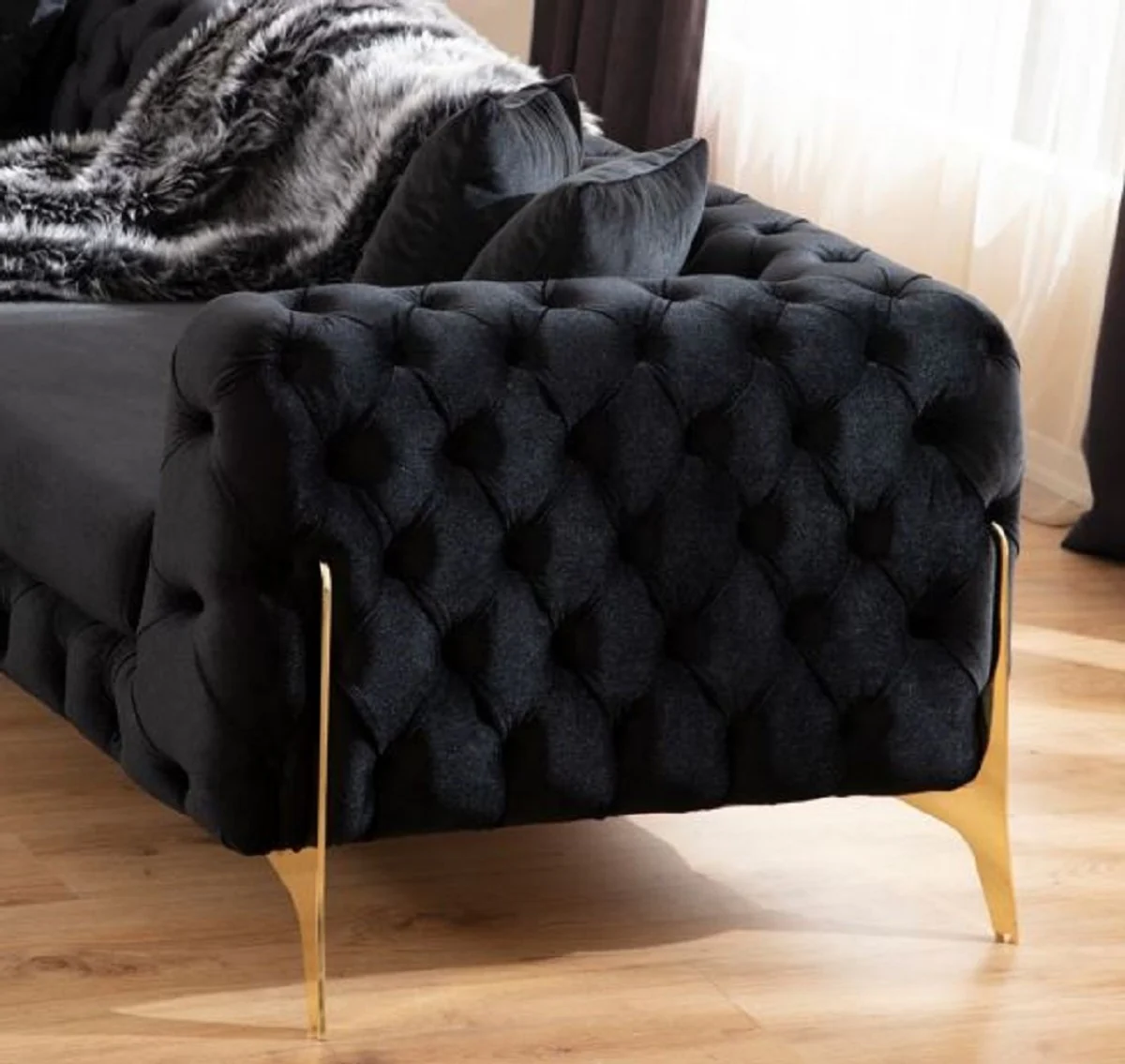 Luxury Chesterfield corner sofa black / gold 310 x 270 x H. 70 cm - Chesterfield living room sofa - Living room furniture - Luxury Chesterfield furniture - Luxury living room furnishings