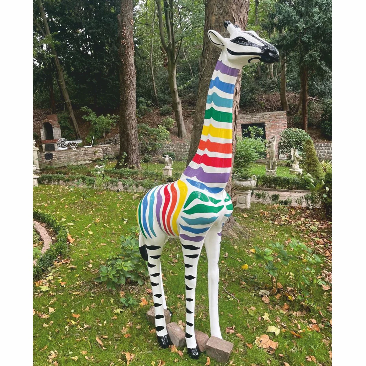 Garden decoration sculpture giraffe white / colorful H. 205 cm - garden decoration figure