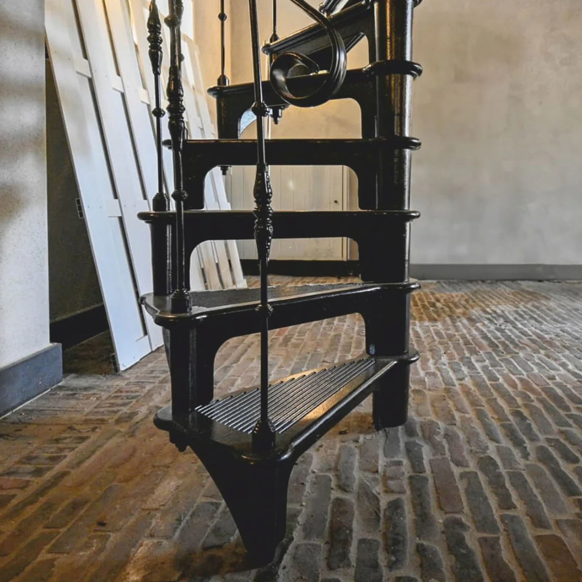 Cast iron spiral staircase with railing left side black H. 300 cm - Rustic spiral staircase