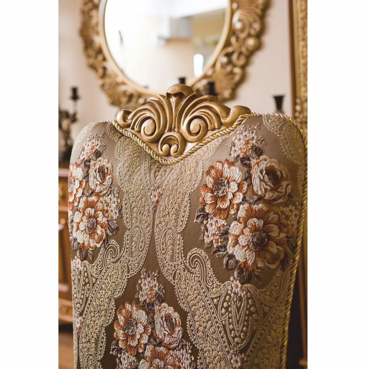 Luxury baroque dining room chair brown / gold H. 120 cm - baroque style furniture